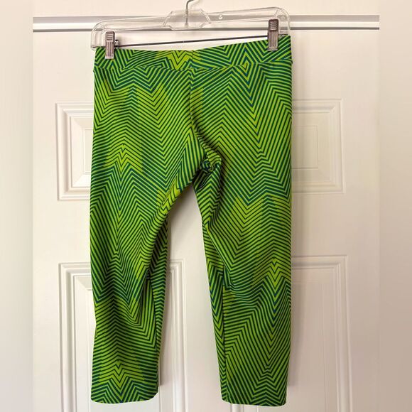 Under Armour heat gear capri leggings geometric print - Picture 2 of 9